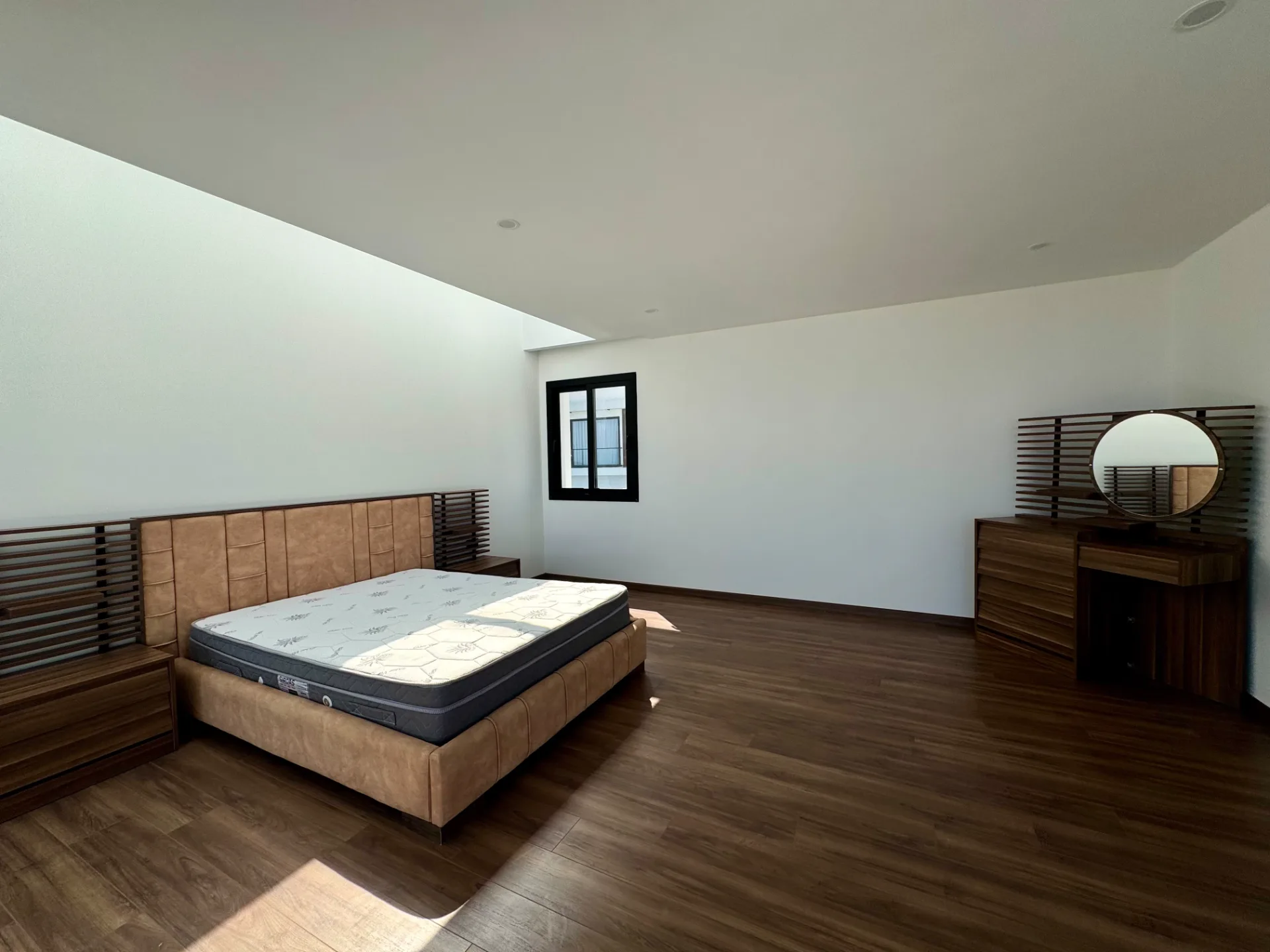 Çatalköy’de Sonsuzluk Havuzlu, Panoramik Manzaralı Sıfır 4+1 Kiralık Villa — 15