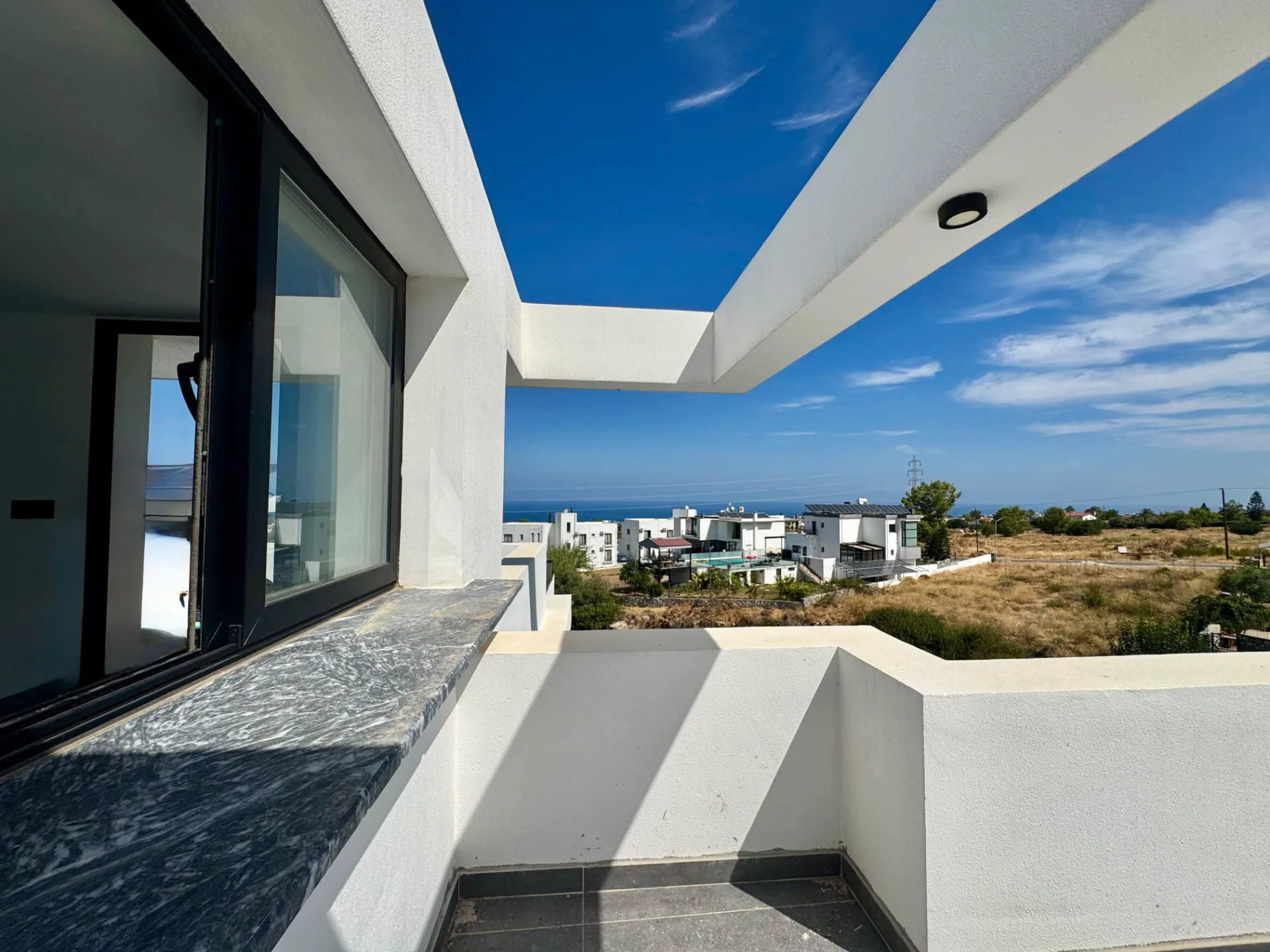 Çatalköy’de Sonsuzluk Havuzlu, Panoramik Manzaralı Sıfır 4+1 Kiralık Villa — 26