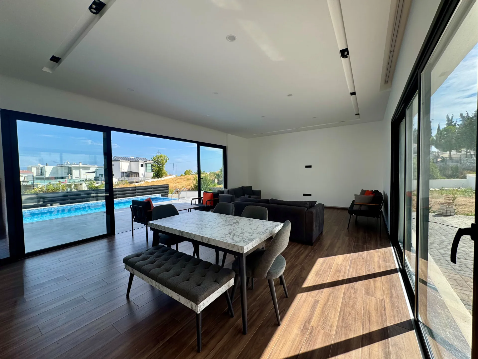 Çatalköy’de Sonsuzluk Havuzlu, Panoramik Manzaralı Sıfır 4+1 Kiralık Villa — 29