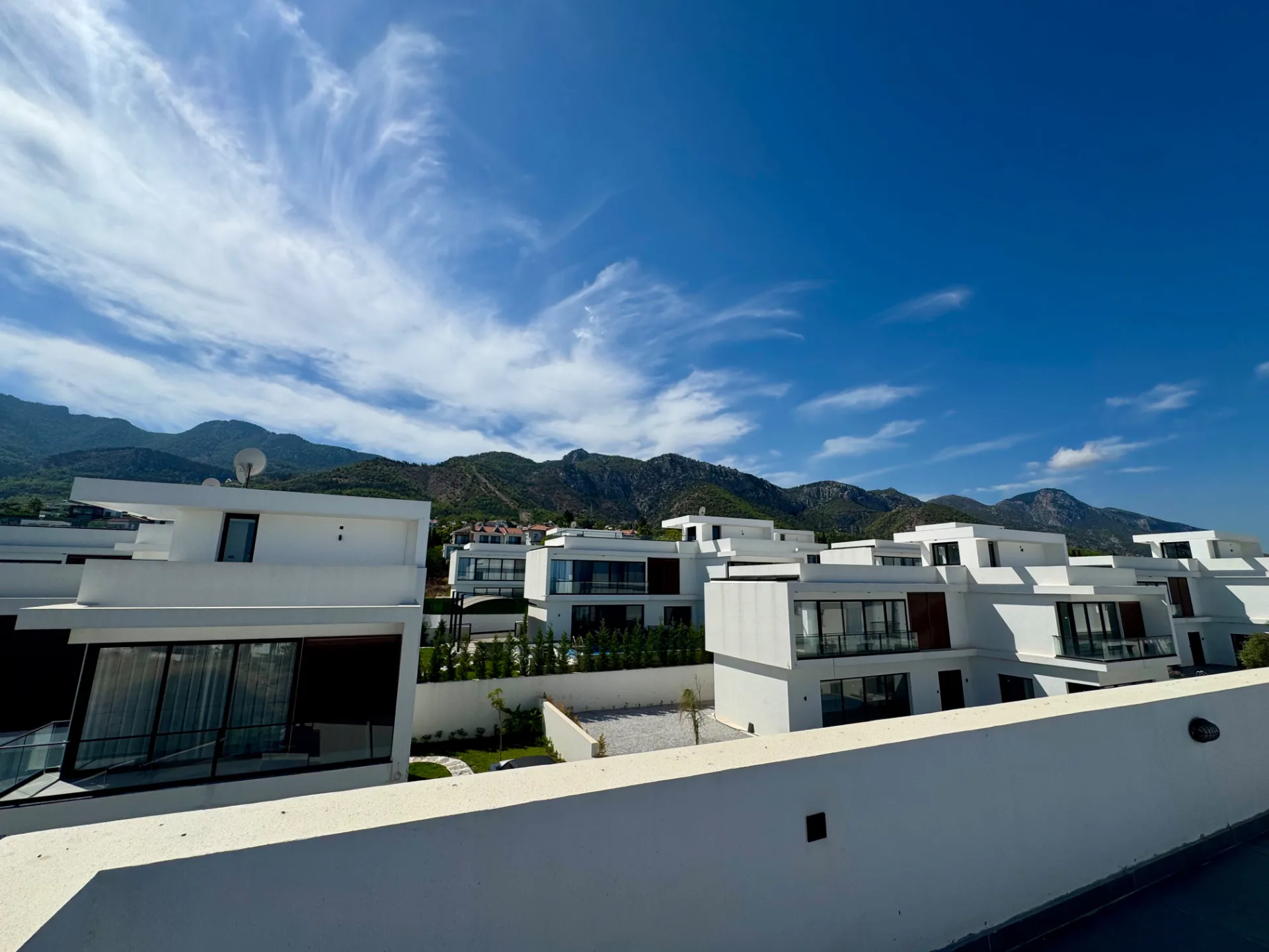 Çatalköy’de Sonsuzluk Havuzlu, Panoramik Manzaralı Sıfır 4+1 Kiralık Villa — 30