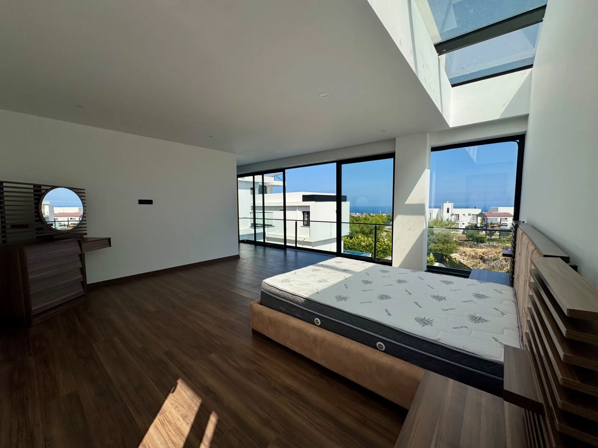 Çatalköy’de Sonsuzluk Havuzlu, Panoramik Manzaralı Sıfır 4+1 Kiralık Villa — 31