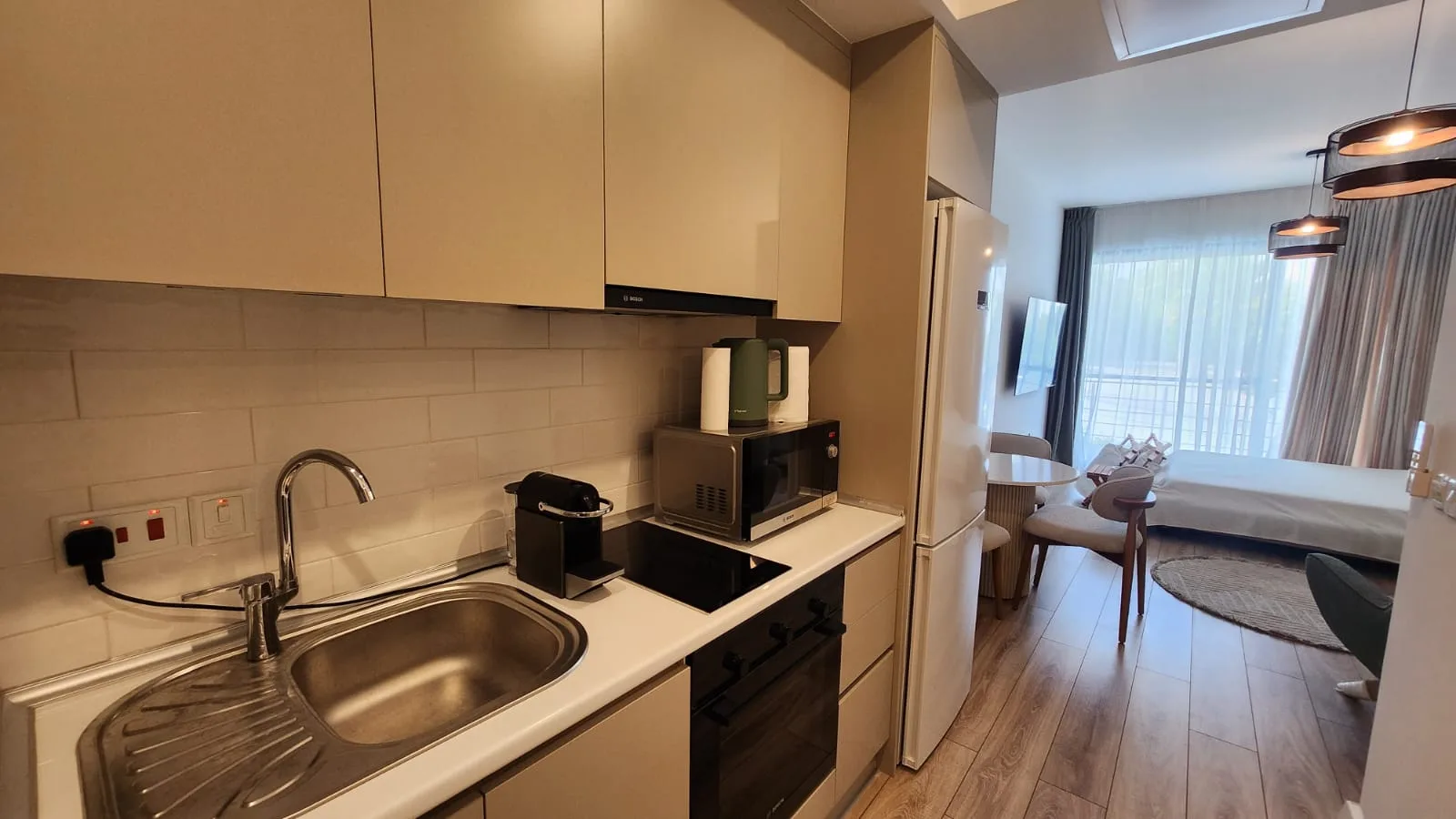 Esentepe’de Yerden Isıtmalı Zemin Kat Stüdyo — Aidat Dahil £500 — Chapter One Realty