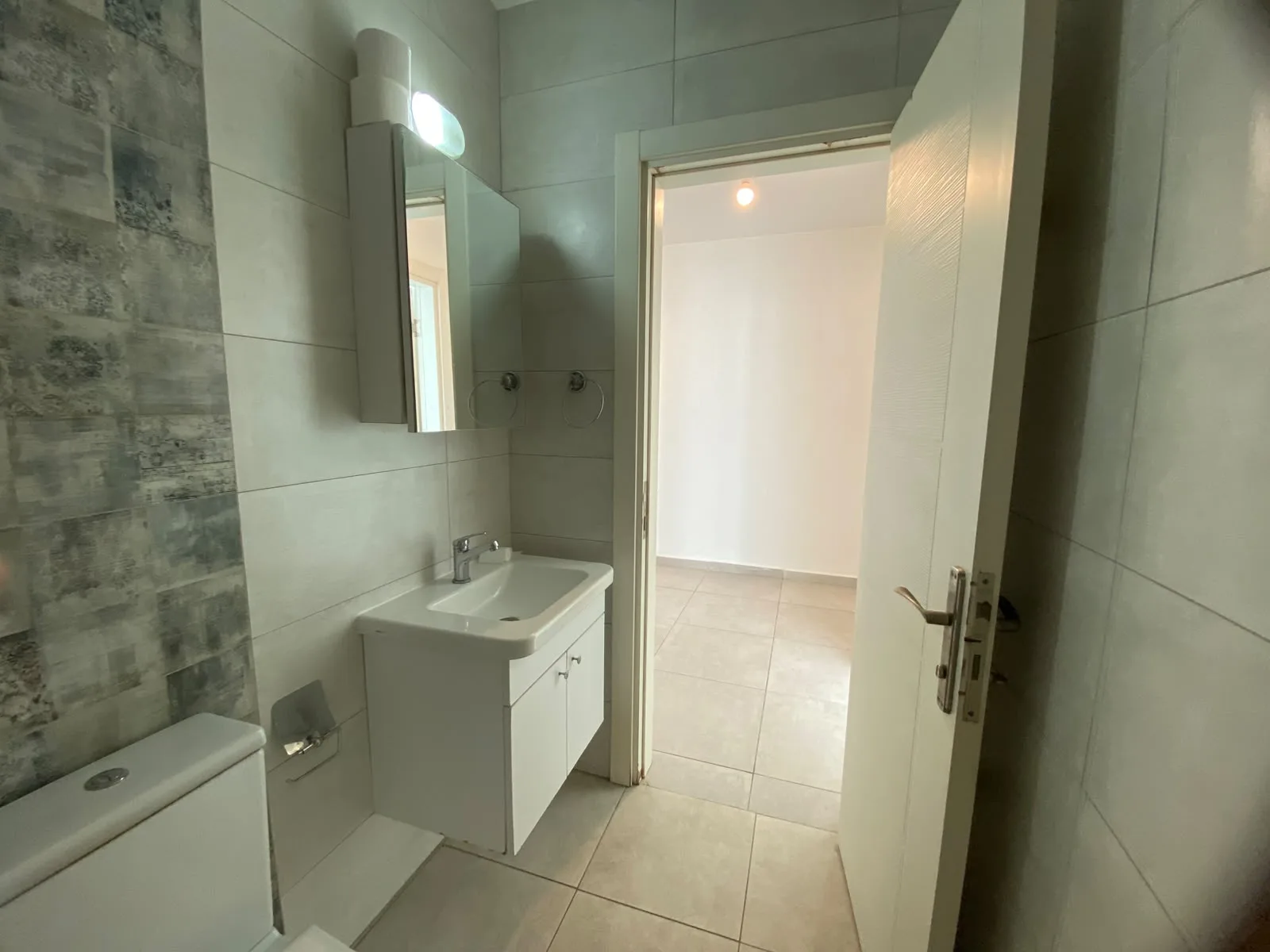 Furnished 2-Bedroom Apartment near Öğretmenler Evi, Central Kyrenia — £800/month