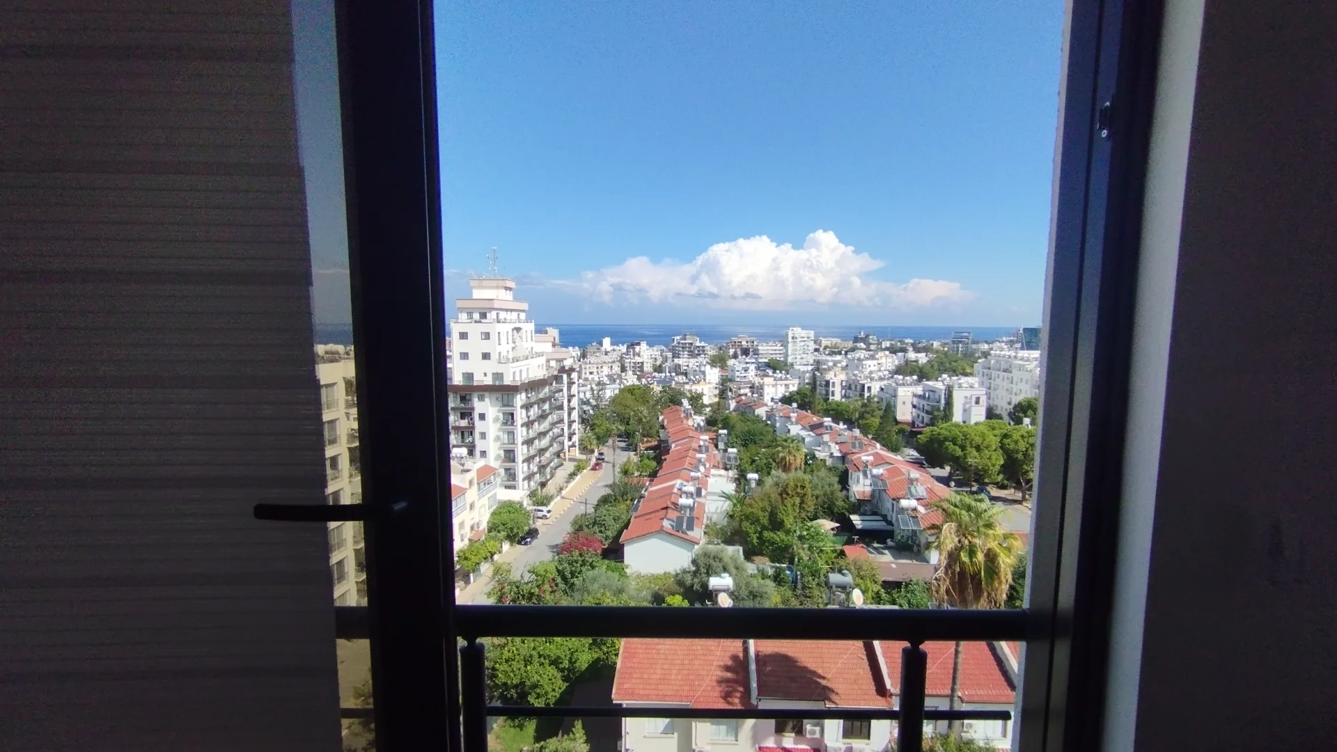 Yukarı Girne’de Balkonlu Eşyalı Stüdyo — Aylık £700, Aidat Dahil