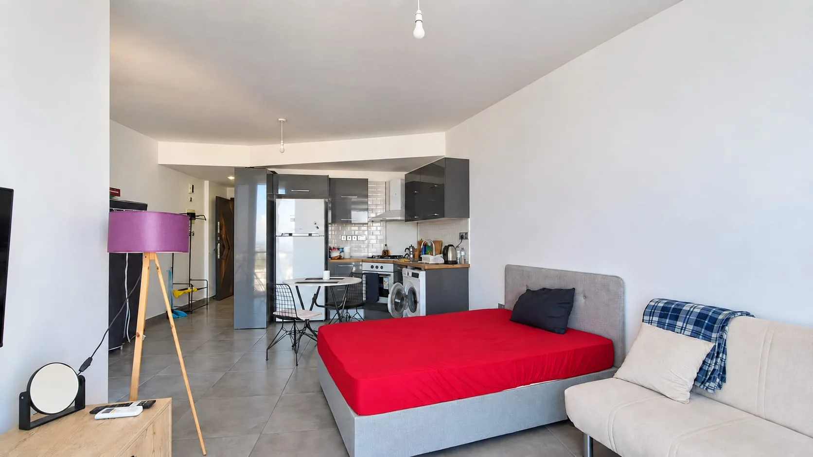 Yukarı Girne’de Balkonlu Eşyalı Stüdyo — Aylık £700, Aidat Dahil
