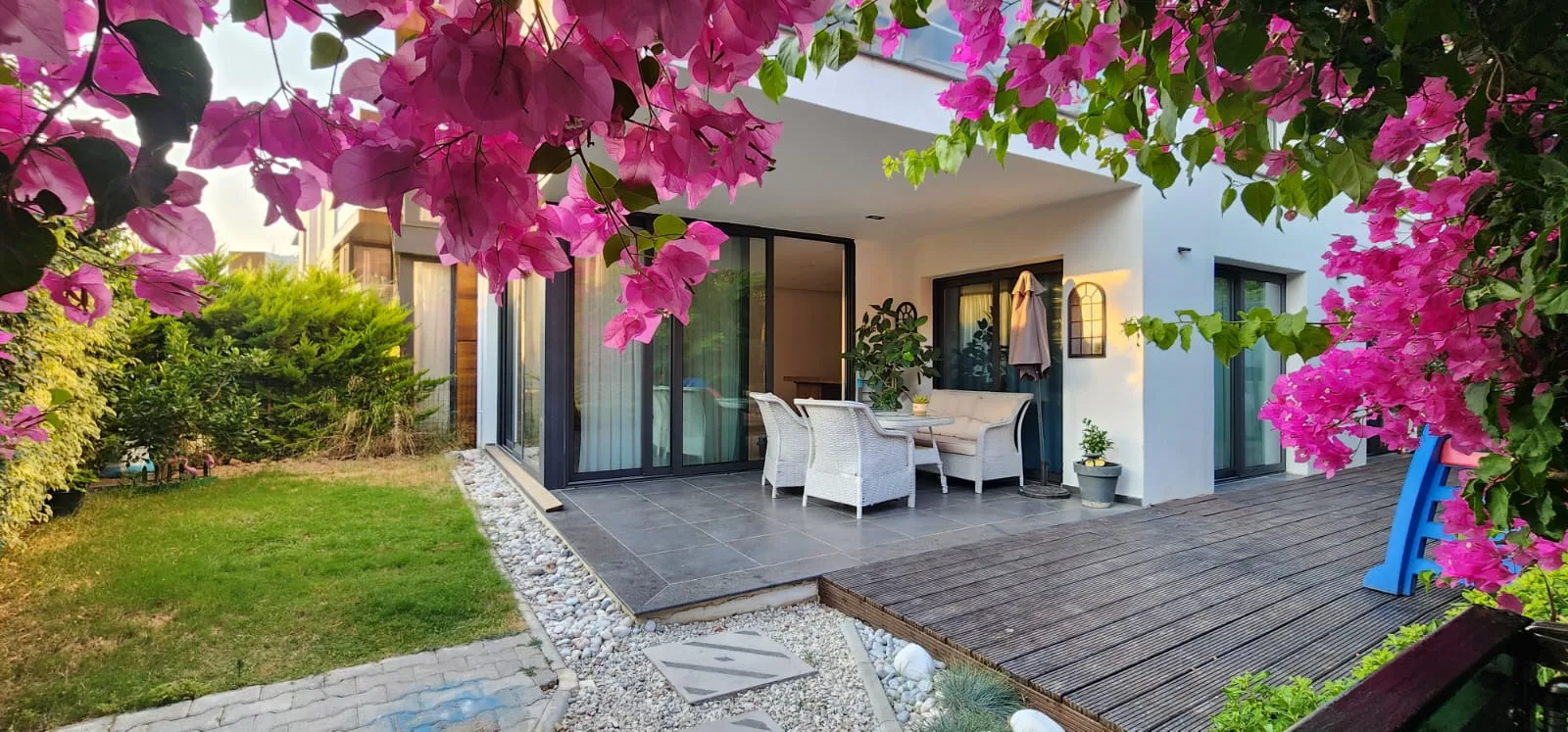 Möblierte 2+1-Erdgeschosswohnung mit Garten in Alsancak — £999/Monat