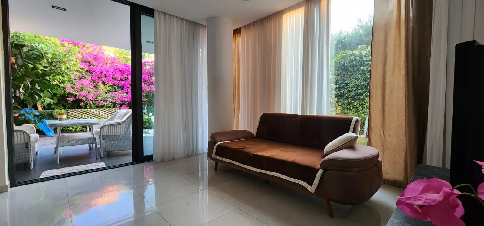 Möblierte 2+1-Erdgeschosswohnung mit Garten in Alsancak — £999/Monat