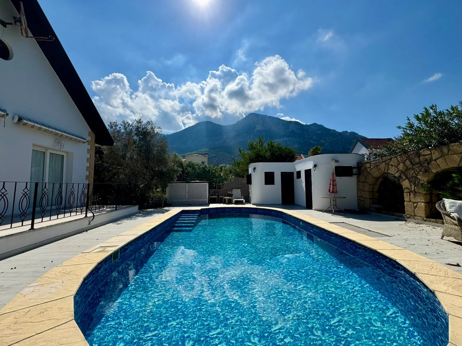 Renovierter, möblierter Bungalow mit 3 Schlafzimmern und privatem Pool in Lapta
