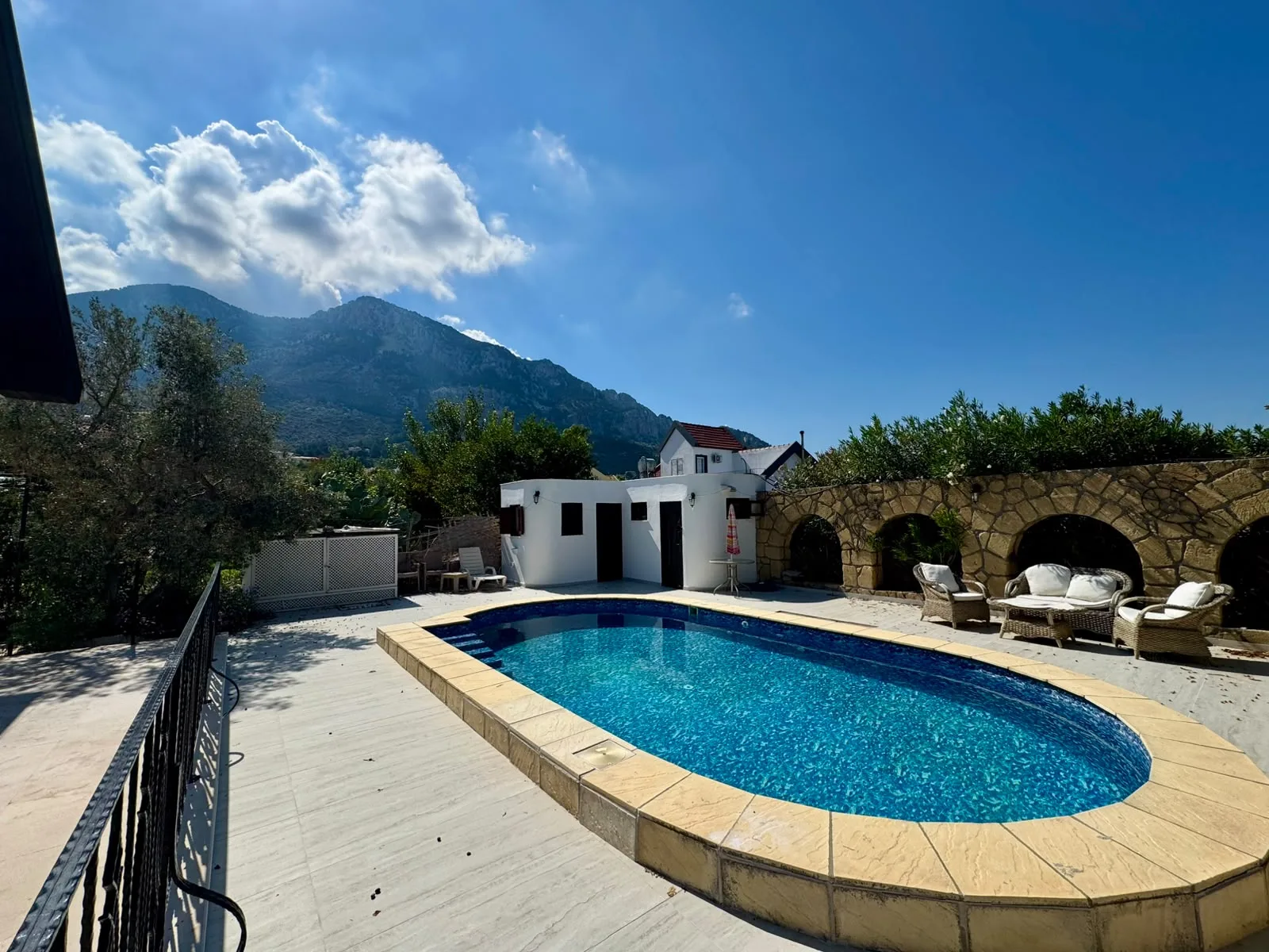 Renovierter, möblierter Bungalow mit 3 Schlafzimmern und privatem Pool in Lapta
