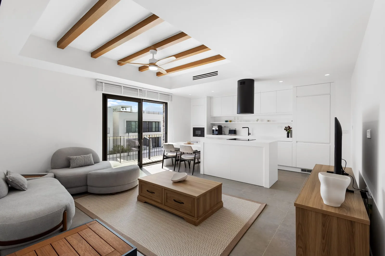 Möbliertes Penthouse mit 3 Schlafzimmern in Alsancak — £2.200/Monat