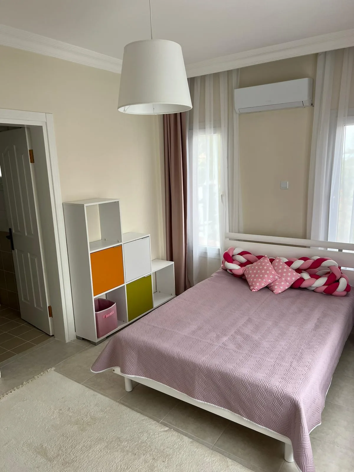 Möblierte Villa mit 3 Schlafzimmern, Pool und Garten in Alsancak — £1.800/Monat