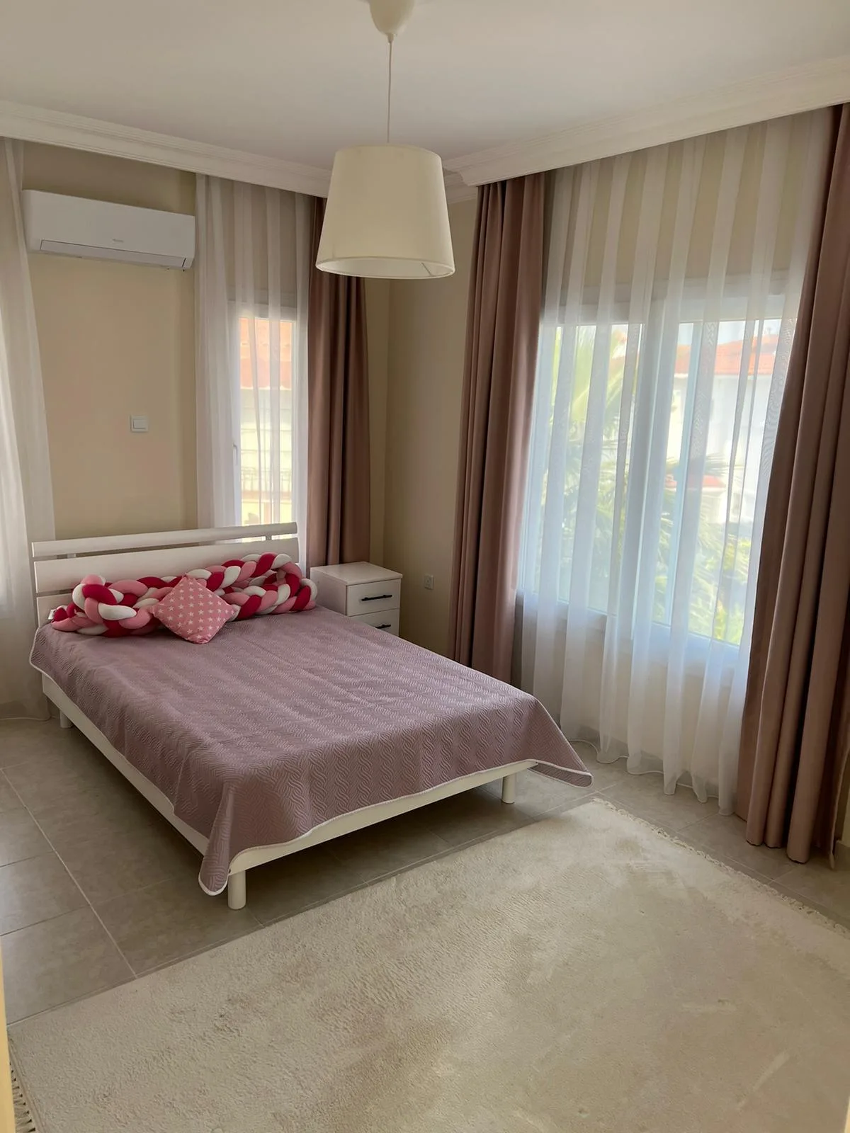Möblierte Villa mit 3 Schlafzimmern, Pool und Garten in Alsancak — £1.800/Monat