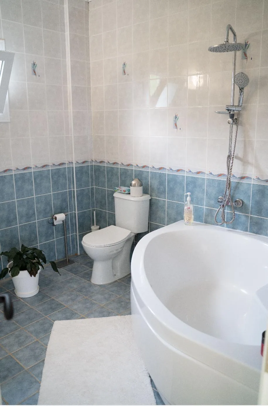 Möblierte Villa mit 3 Schlafzimmern, Pool und Garten in Alsancak — £1.800/Monat
