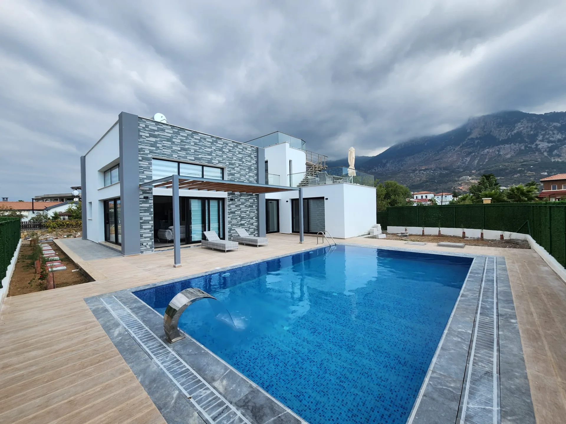 Villa mit 3 Schlafzimmern und Privatpool zur Miete in Lapta | C1-0012