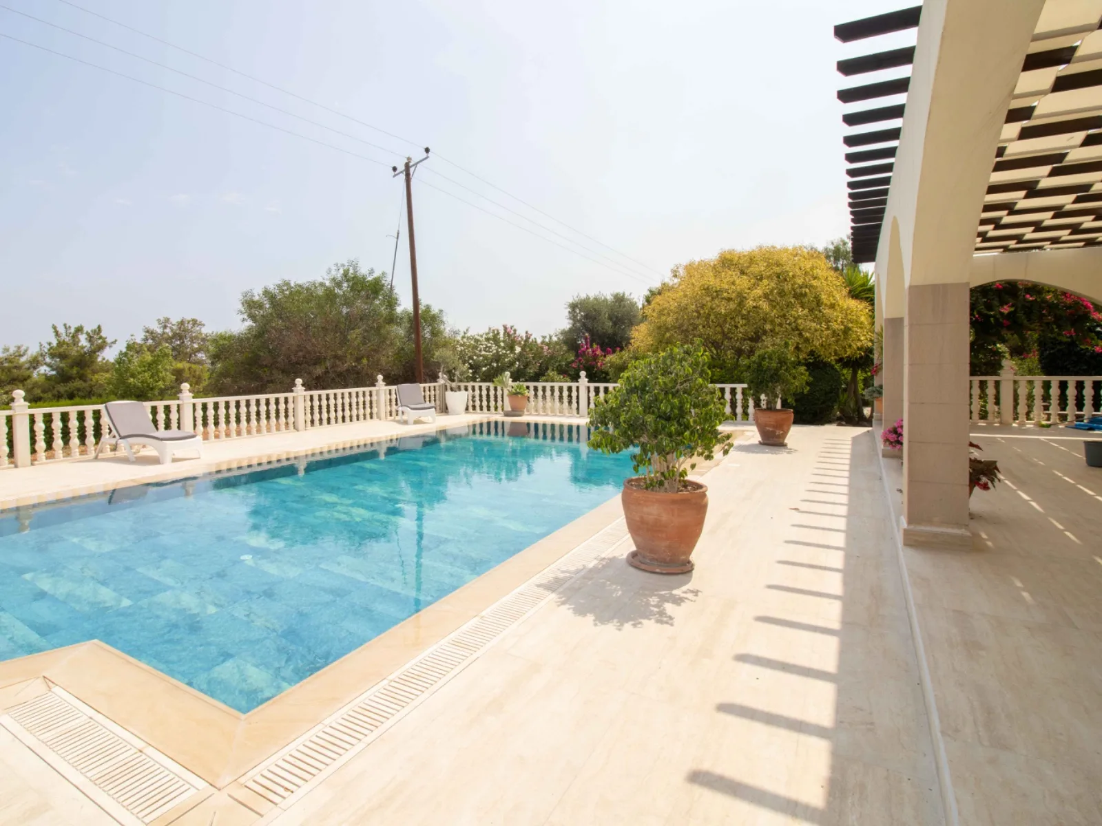 Möblierte Villa mit 4 Schlafzimmern und privatem Pool in Çatalköy — £546.000