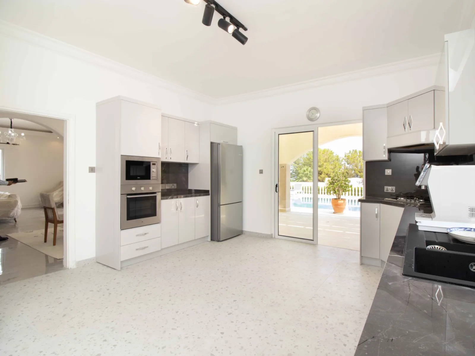 Möblierte Villa mit 4 Schlafzimmern und privatem Pool in Çatalköy — £546.000