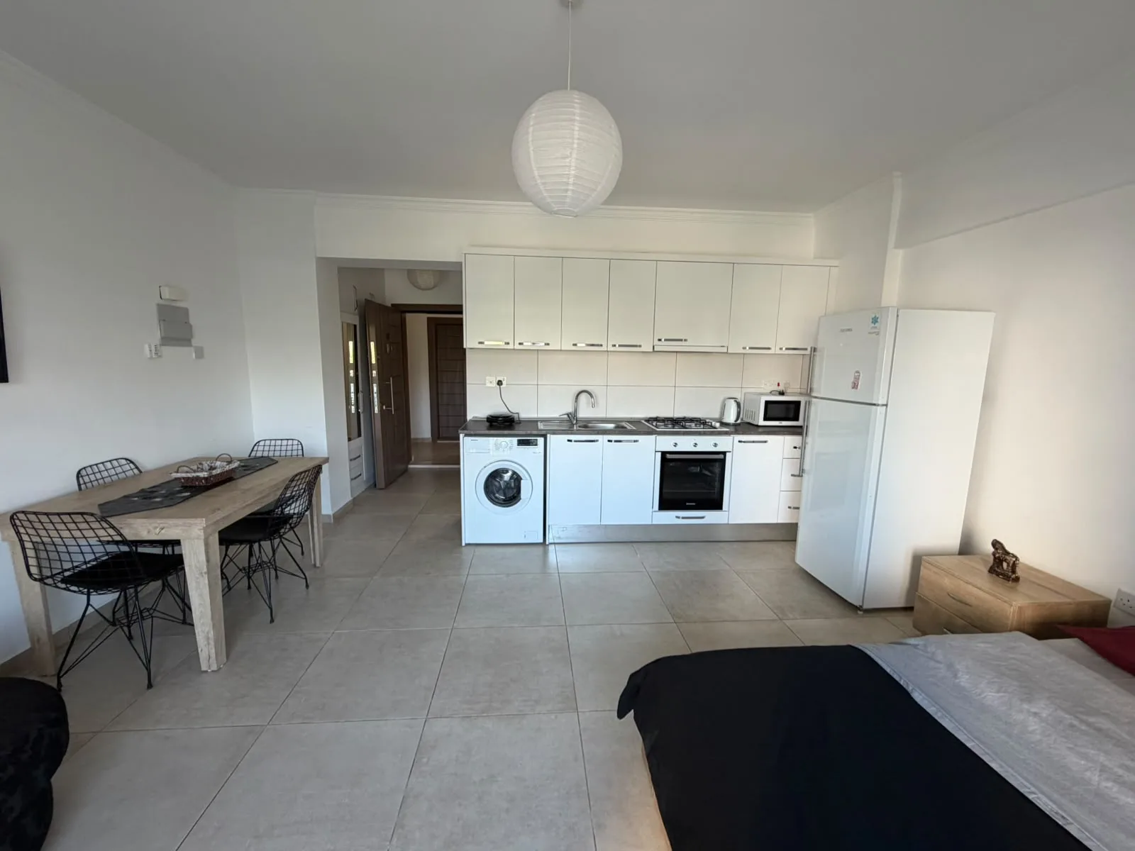 Furnished Studio with Communal Pool in Long Beach — €300/month