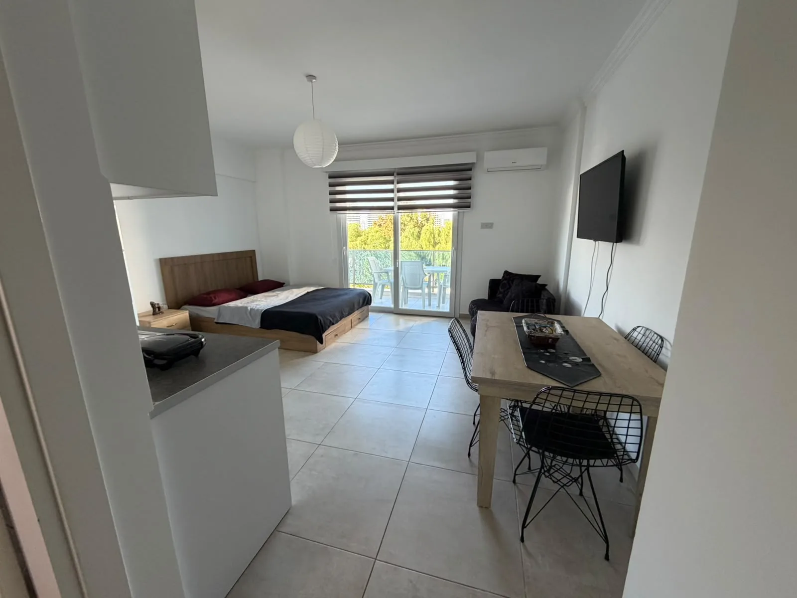 Furnished Studio with Communal Pool in Long Beach — €300/month