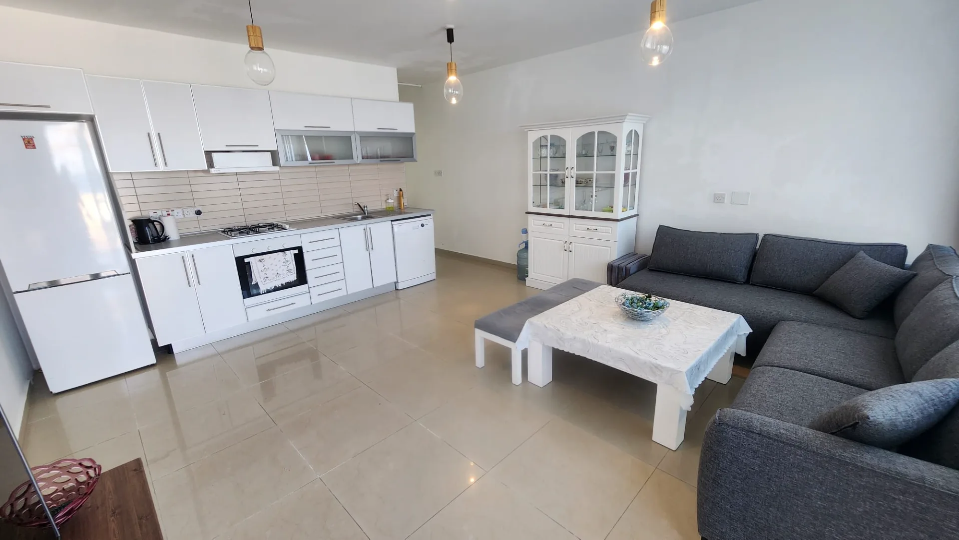 Furnished Beachfront 2-Bedroom Apartment in Karaoğlanoğlu — £1,000/month