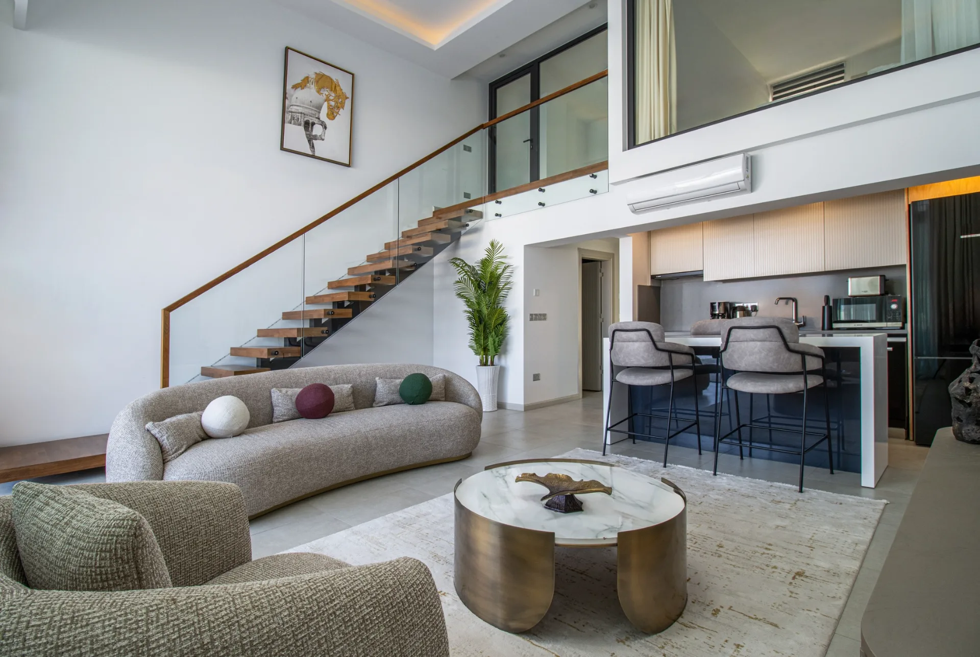 Esentepe’de Özel Havuzlu Eşyalı 3 Yatak Odalı Bahçeli Loft — £1.700/ay