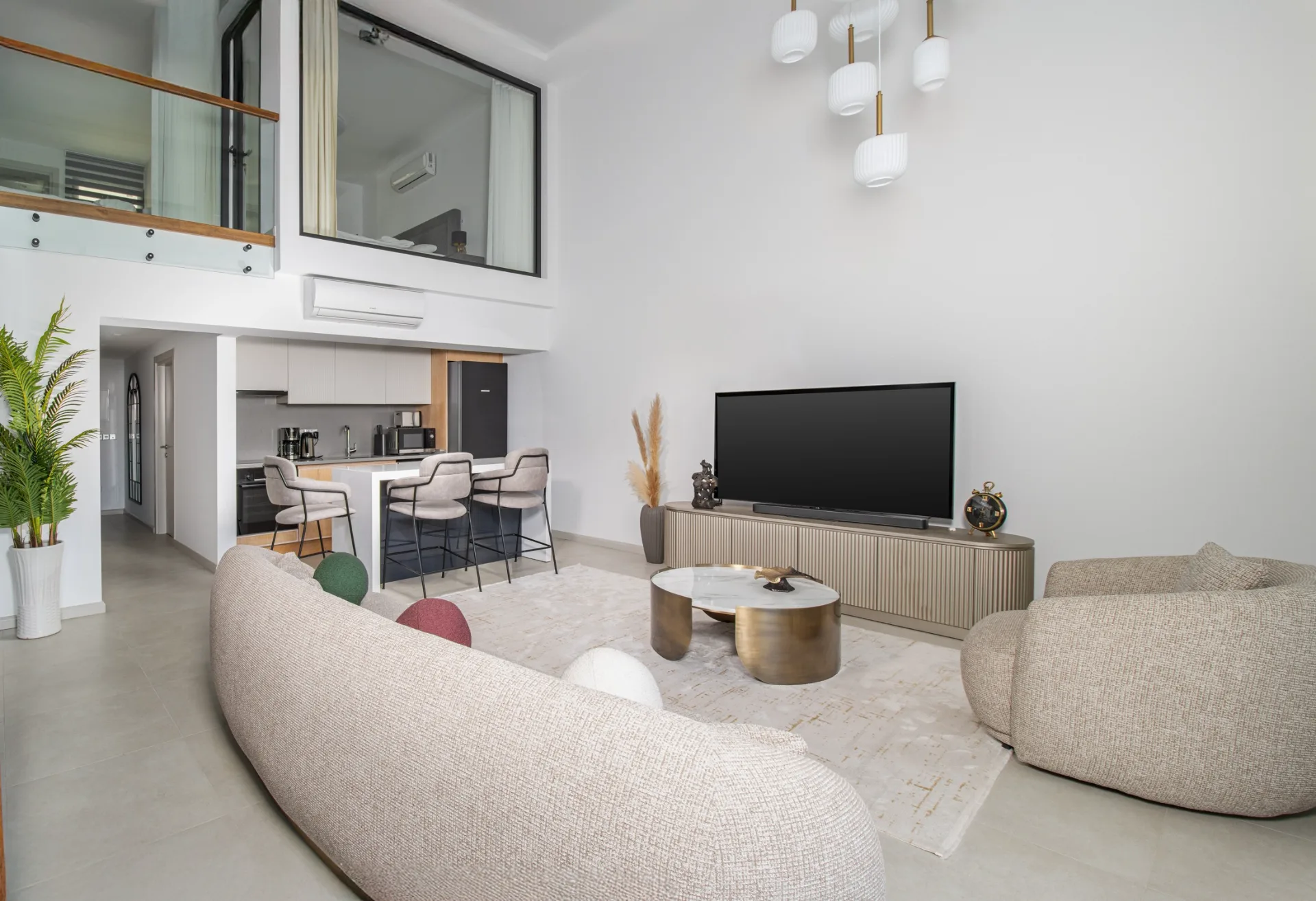 Esentepe’de Özel Havuzlu Eşyalı 3 Yatak Odalı Bahçeli Loft — £1.700/ay