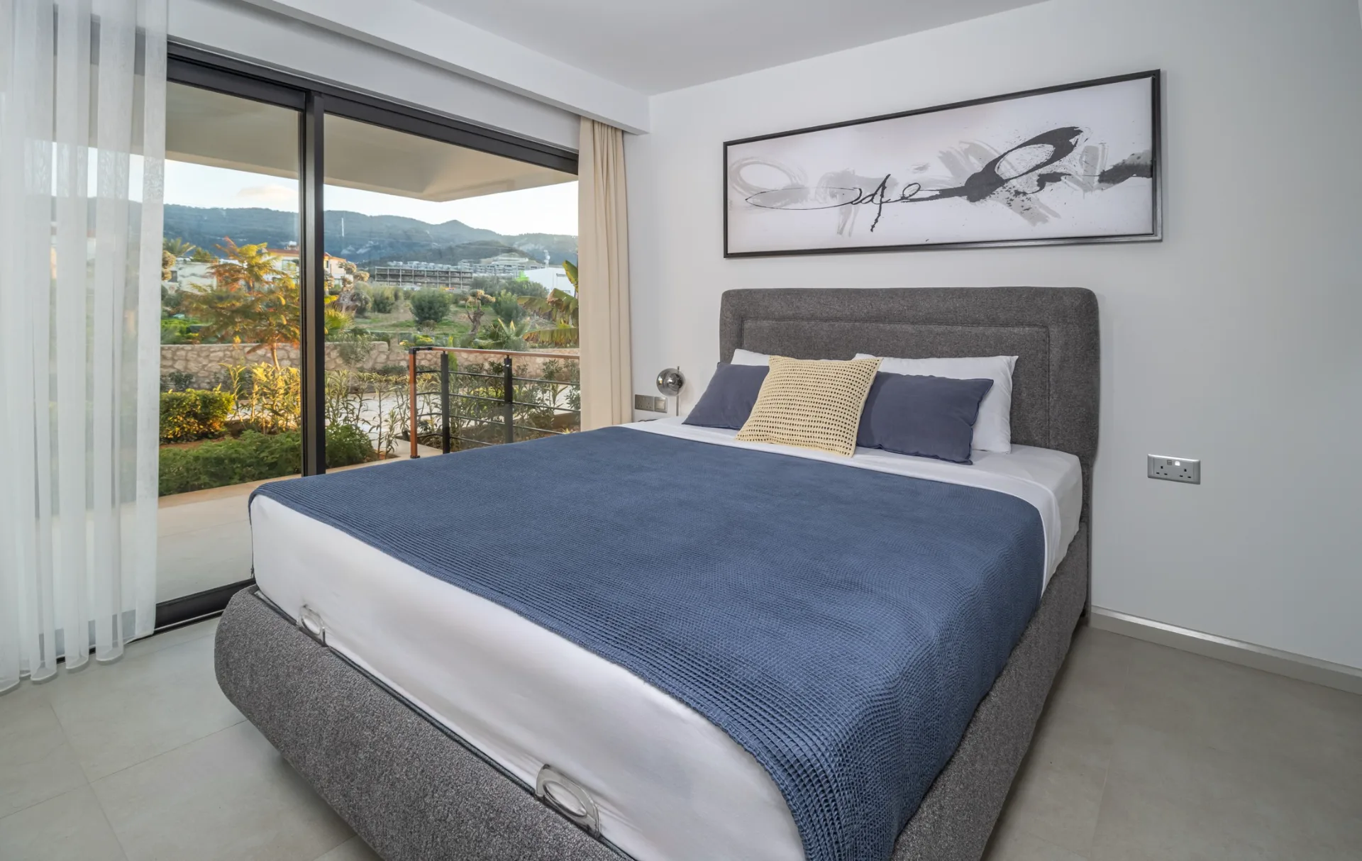 Esentepe’de Özel Havuzlu Eşyalı 3 Yatak Odalı Bahçeli Loft — £1.700/ay