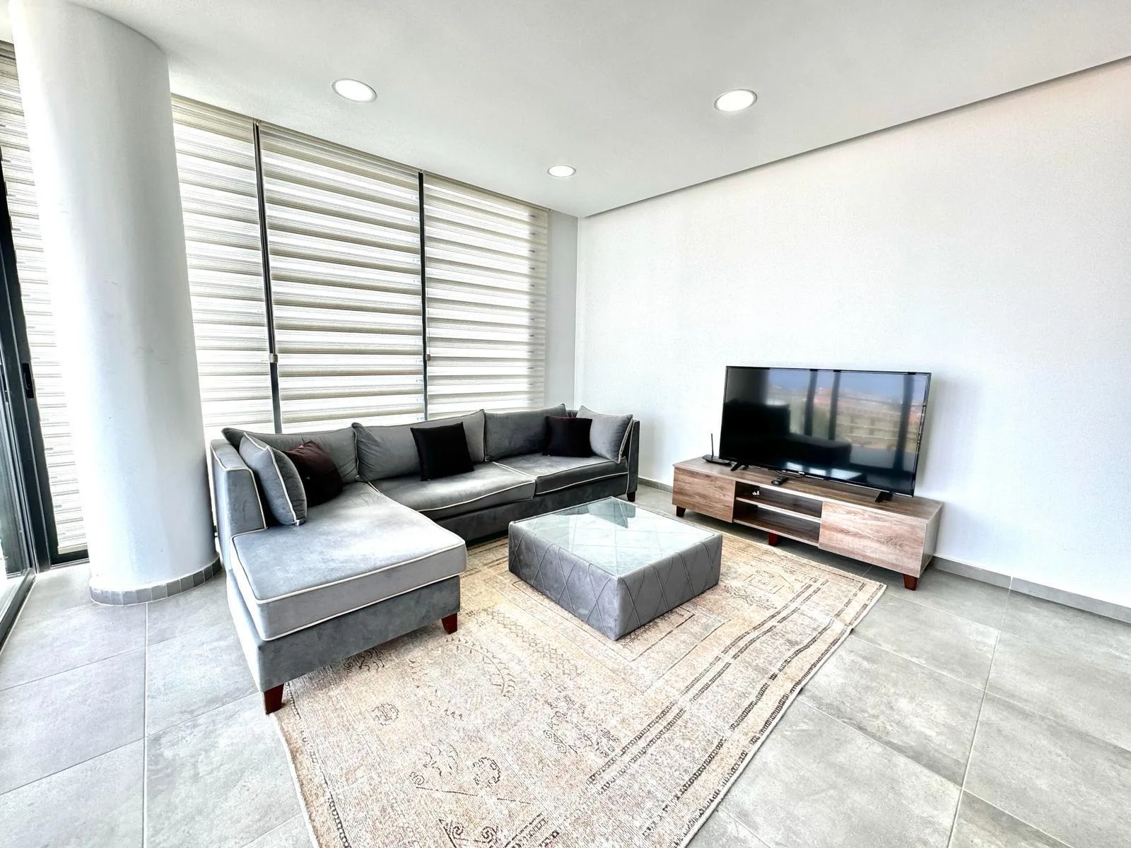 Fully Furnished 2-Bedroom Apartment with Private Terrace in Alsancak — £850/month