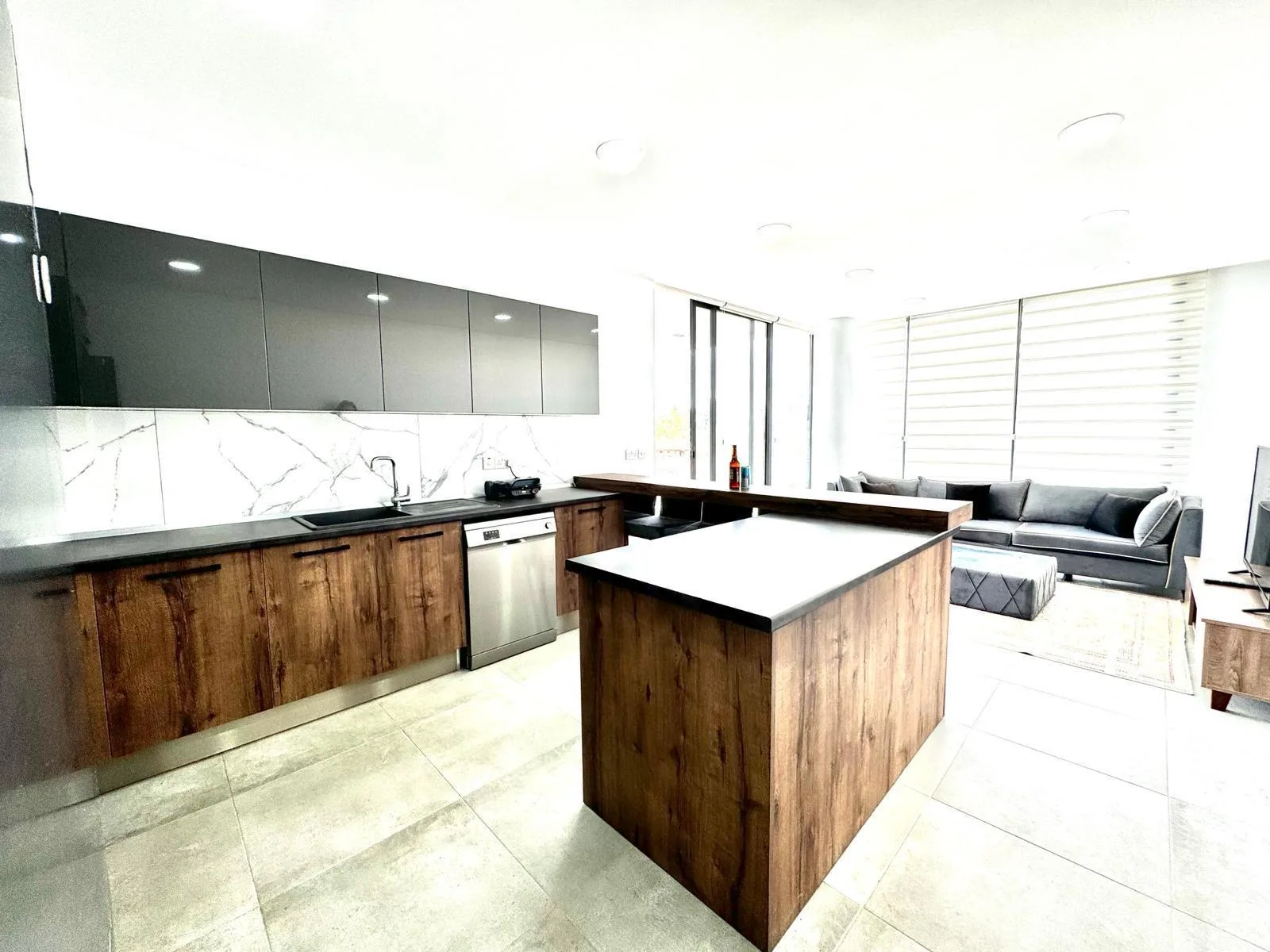 Fully Furnished 2-Bedroom Apartment with Private Terrace in Alsancak — £850/month