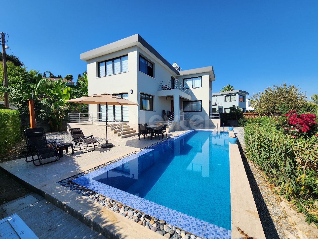 Möblierte Villa mit 4 Schlafzimmern und Privatpool in Çatalköy — £3.000/Monat