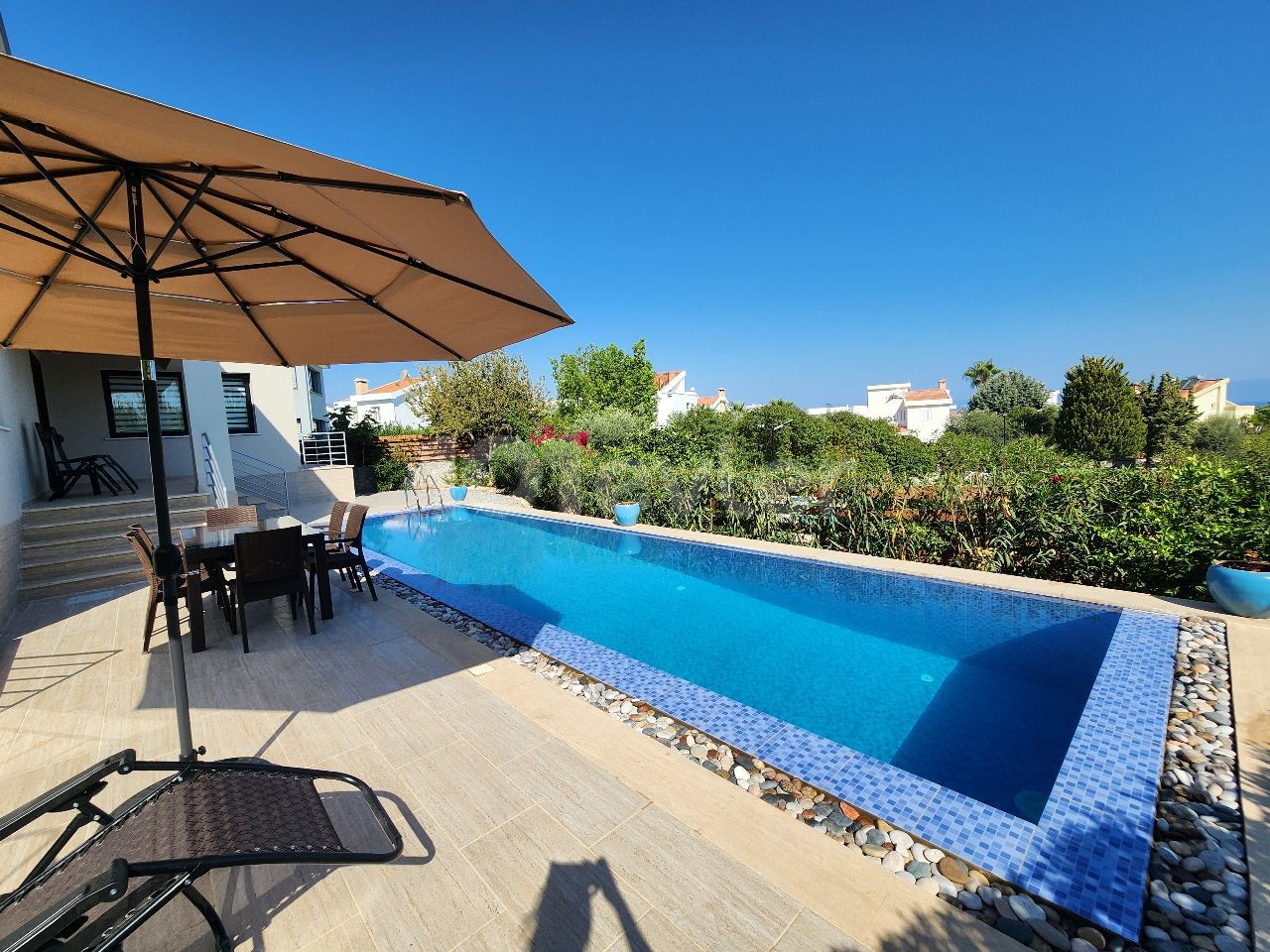 Möblierte Villa mit 4 Schlafzimmern und Privatpool in Çatalköy — £3.000/Monat