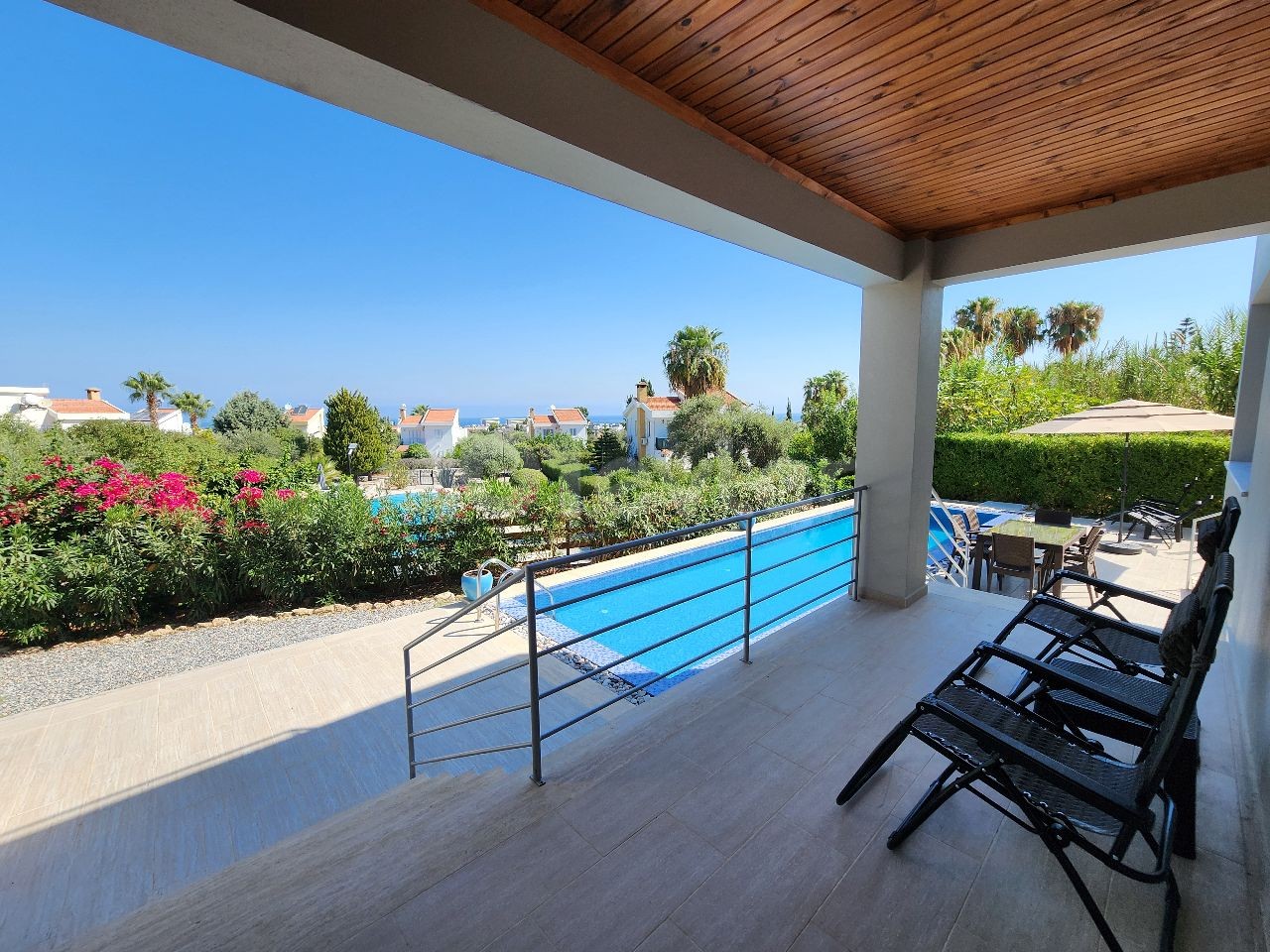 Möblierte Villa mit 4 Schlafzimmern und Privatpool in Çatalköy — £3.000/Monat