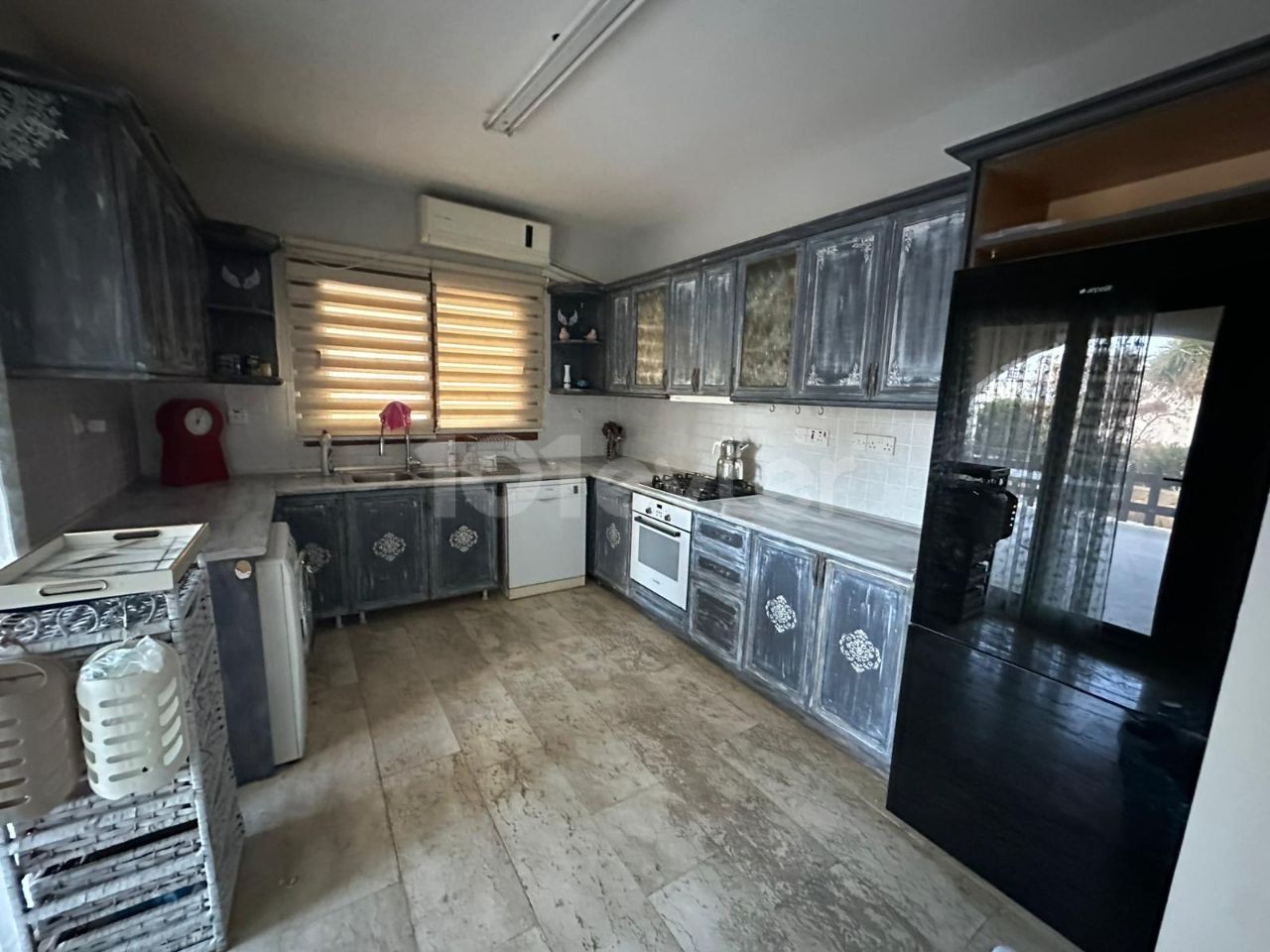 Möblierte Villa mit 3 Schlafzimmern in Esentepe — £1.000/Monat