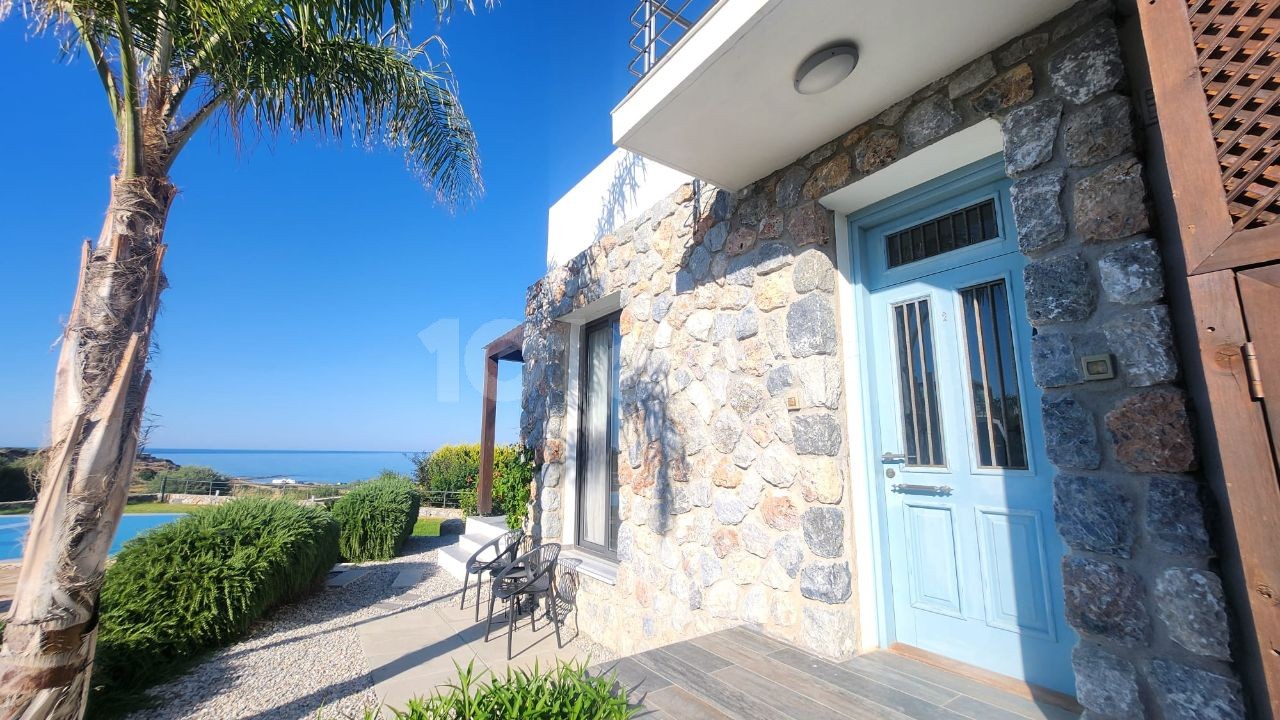 Möblierte Villa mit 3 Schlafzimmern und Meerblick in Esentepe — £330.000 | C1-0170