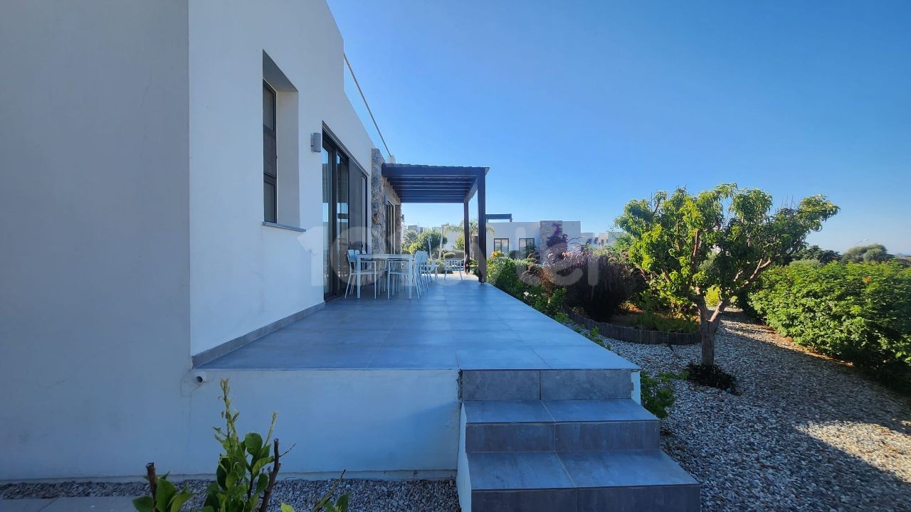 Möblierte Villa mit 3 Schlafzimmern und Meerblick in Esentepe — £330.000 | C1-0170