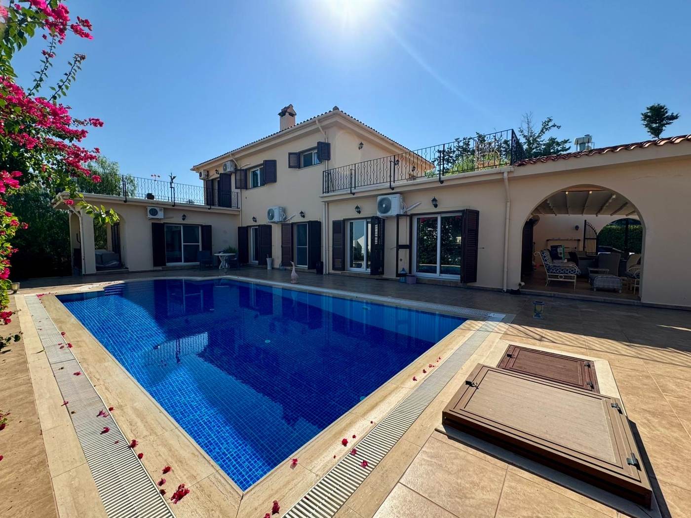 Esentepe’de 4 Yatak Odalı Villa — Chapter One Realty