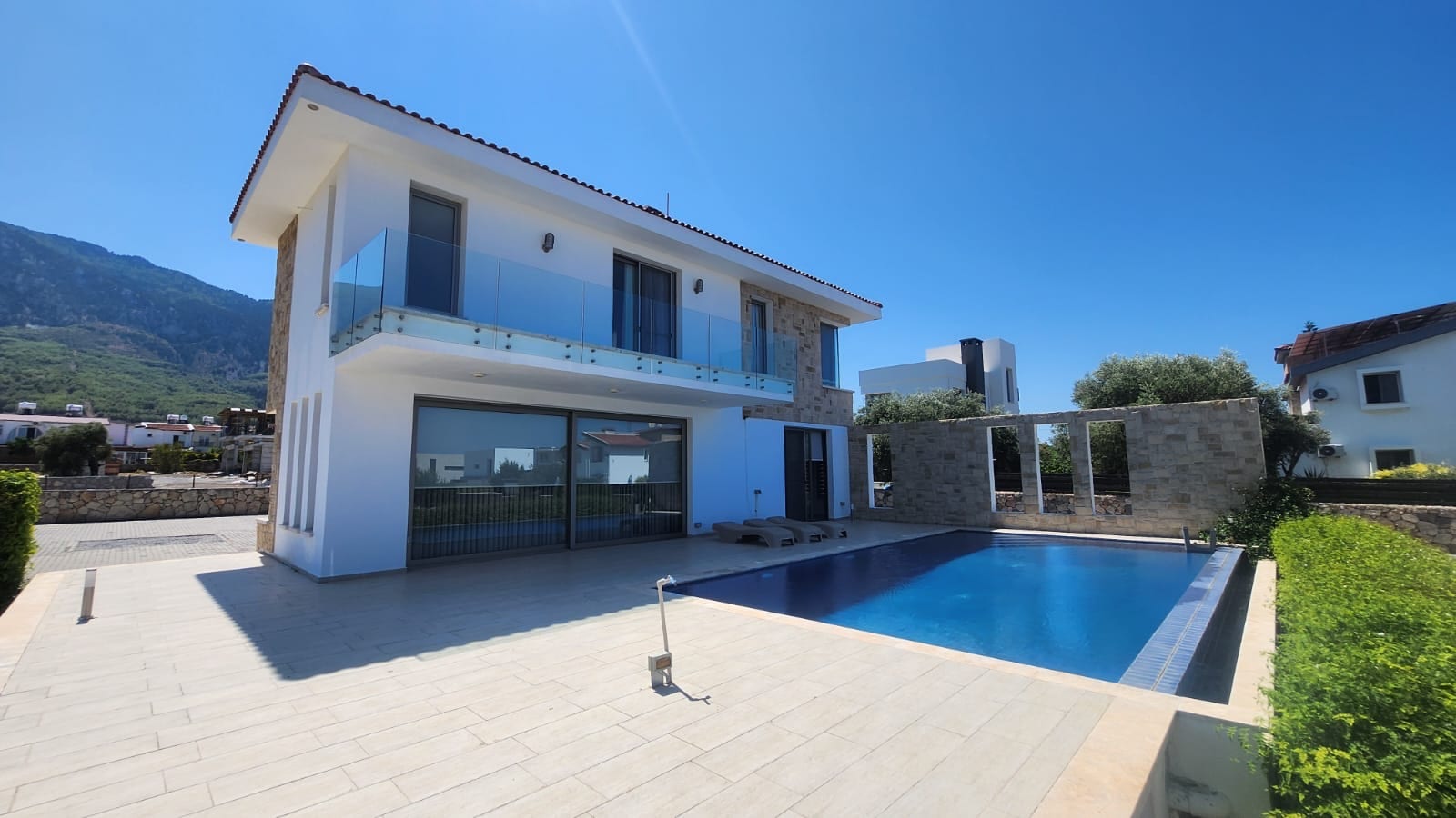 Lapta’da 3 Yatak Odalı Villa — Chapter One Realty