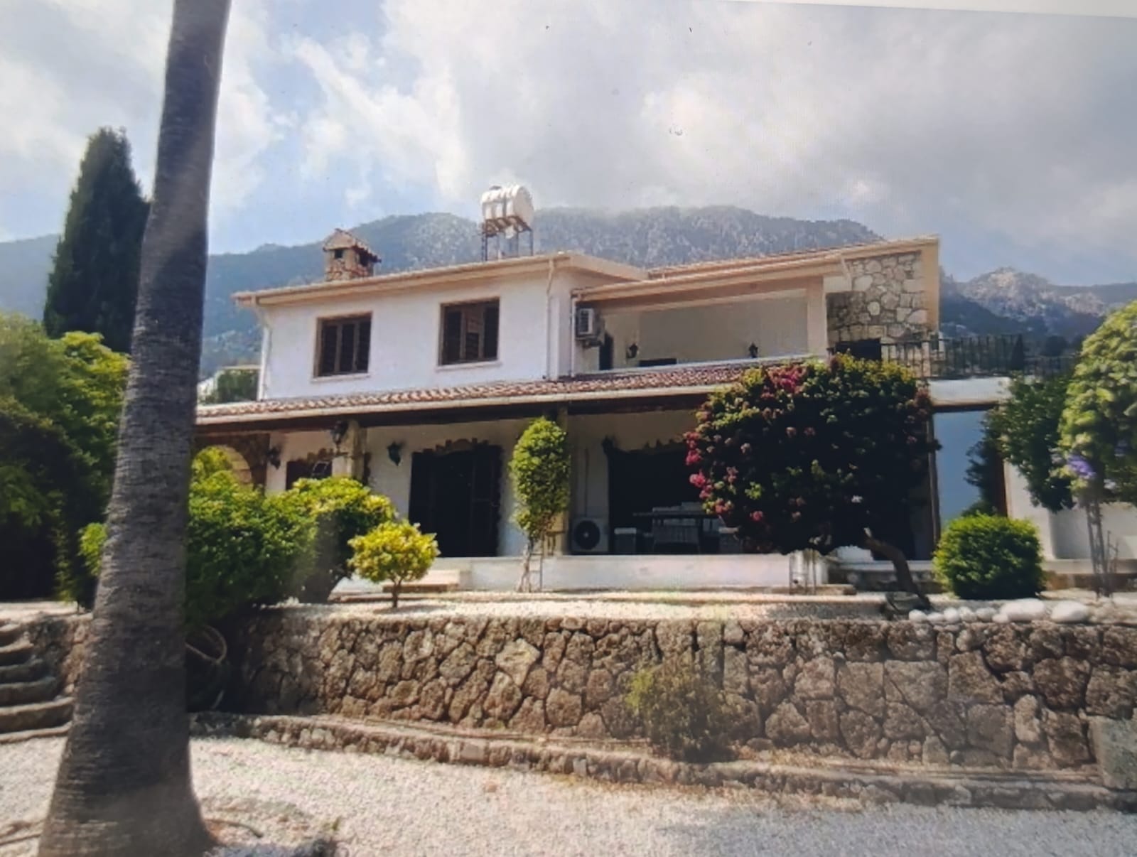 Lapta’da 4 Yatak Odalı Villa — Chapter One Realty