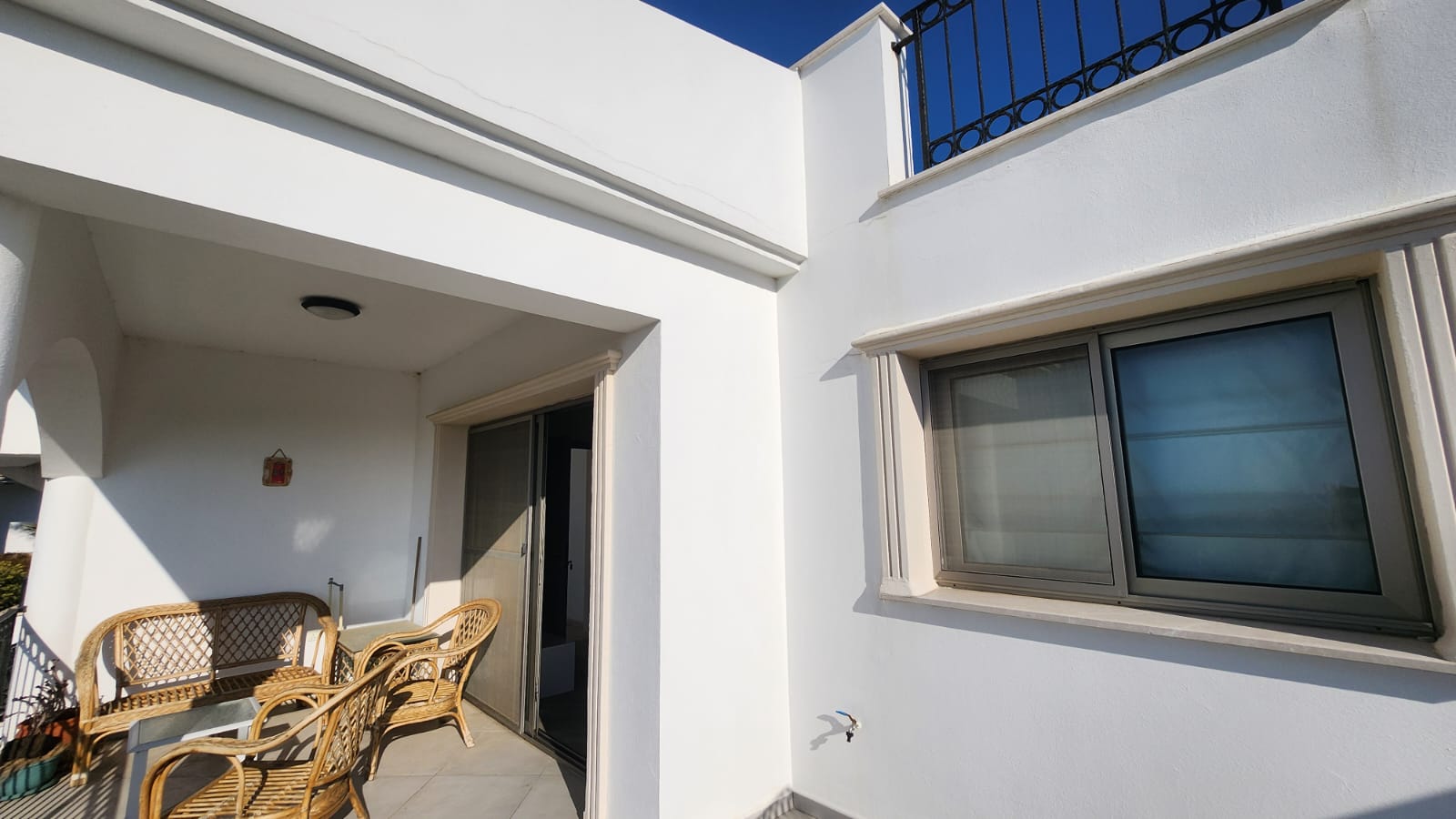 Möbliertes Penthouse mit 3 Schlafzimmern und 100 m² Terrasse in Esentepe