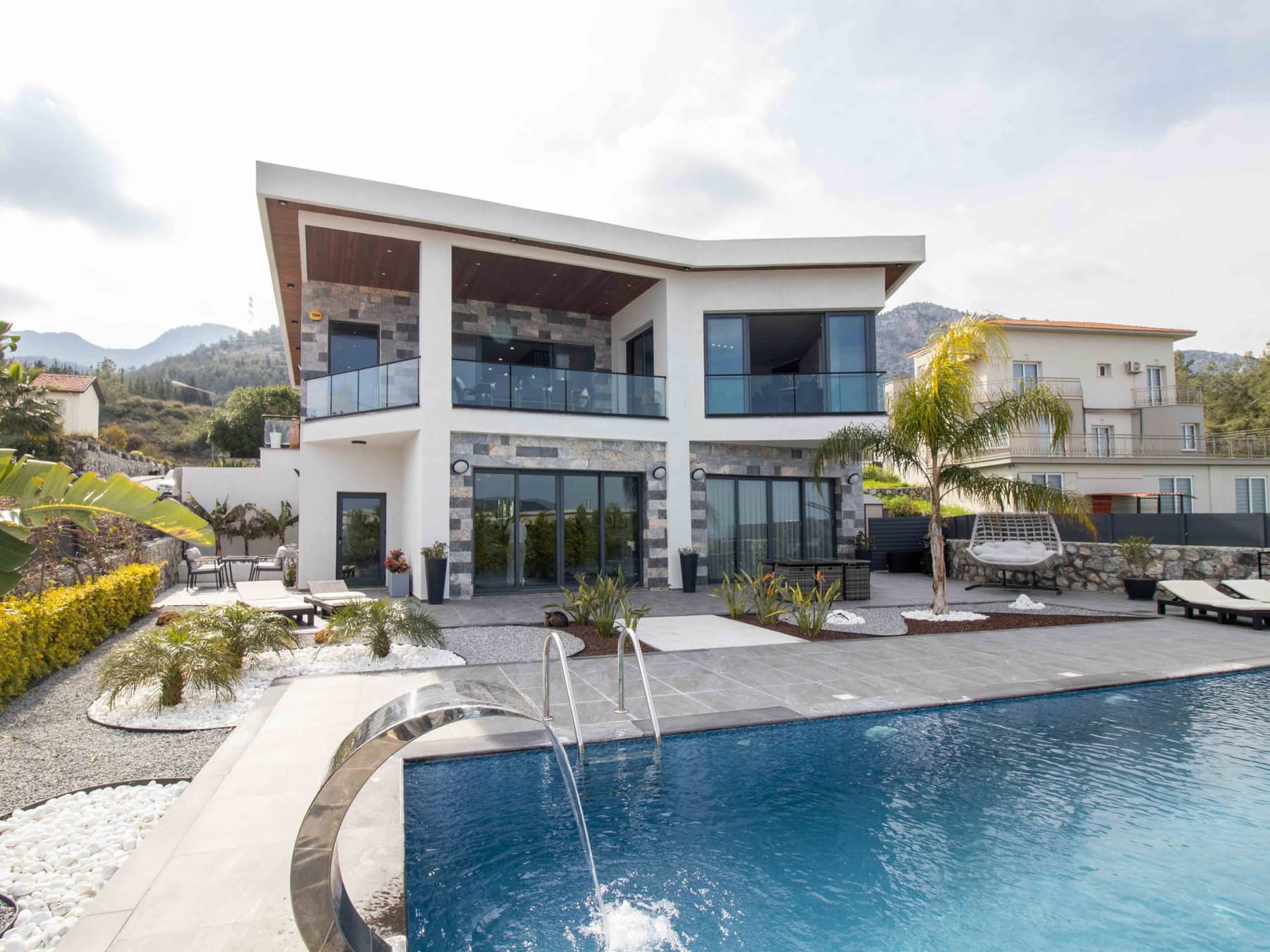 Çatalköy’de 5 Yatak Odalı Villa — Chapter One Realty