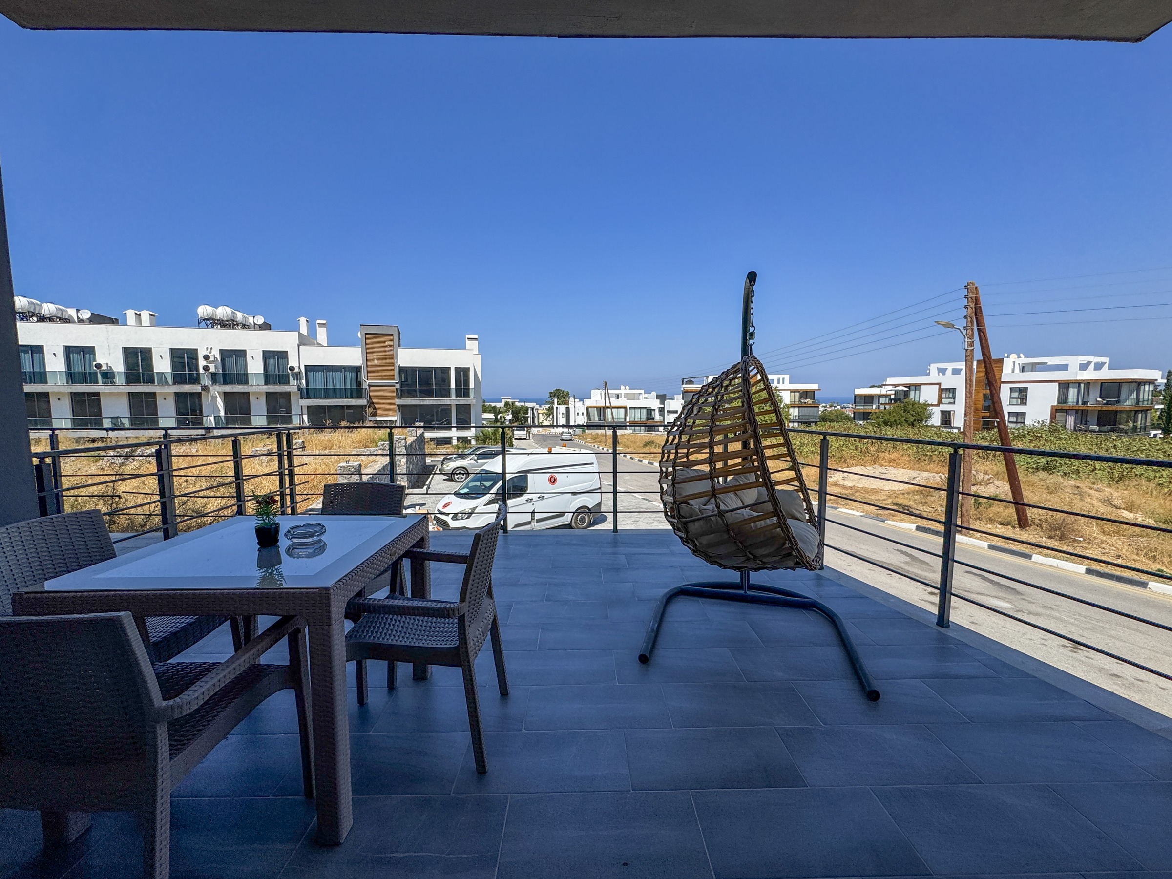 Alsancak ANIMA’da Deniz Manzaralı, Tam Eşyalı 2+1 Kiralık Daire — Chapter One Realty